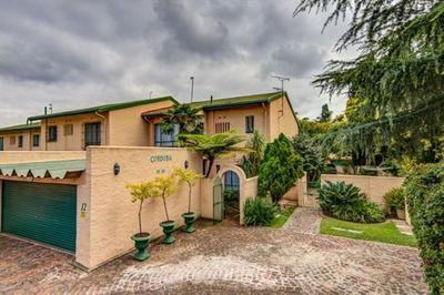 Townhouse For Sale in Aston Manor, Kempton Park