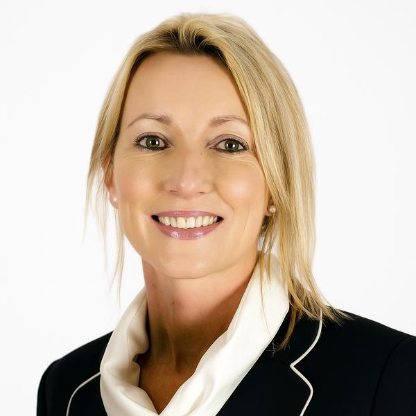 Lana Marais, estate agent