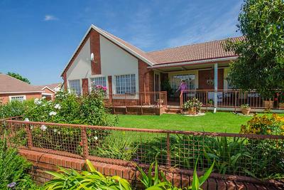 House For Sale in Roodepoort, Roodepoort