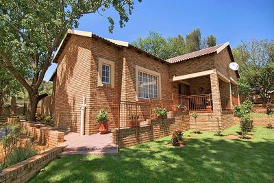 House For Sale in Roodepoort, Roodepoort