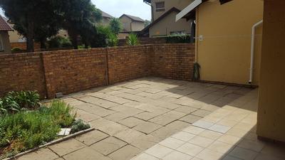 Complex For Rent in Pomona, Kempton Park