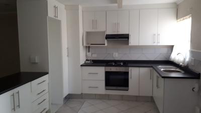 Townhouse For Rent in Birchleigh, Kempton Park