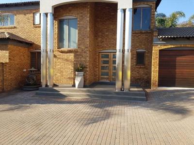 House For Sale in Sonneveld, Brakpan