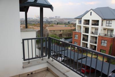 Apartment / Flat For Sale in Greenstone Hill, Edenvale