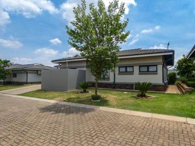 Townhouse For Sale in Zesfontein, Benoni