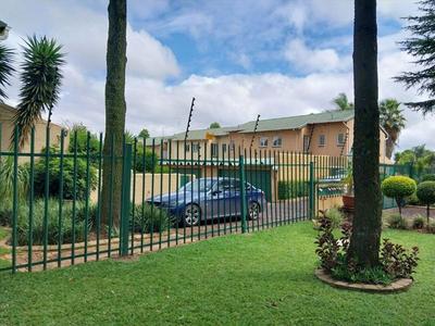 Townhouse For Sale in Aston Manor, Kempton Park