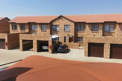 Townhouse For Sale in Crystal Park, Benoni