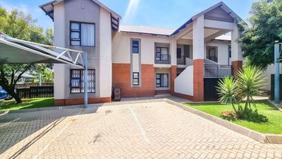 Townhouse For Sale in Goedeburg, Benoni