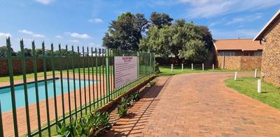 Townhouse For Sale in Terenure, Kempton Park