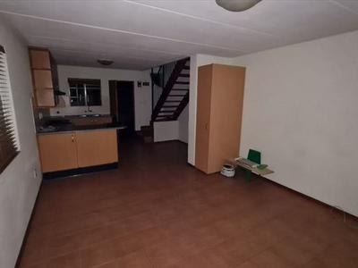Townhouse For Sale in Edleen, Kempton Park