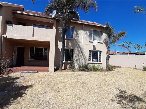 Townhouse For Sale in Glen Marais, Kempton Park
