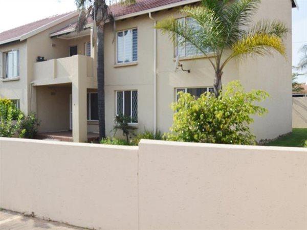 Townhouse For Sale in Glen Marais, Kempton Park