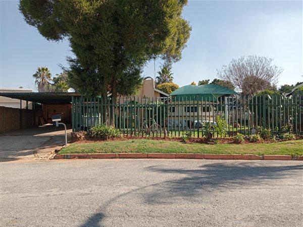 House For Sale in Edleen, Kempton Park