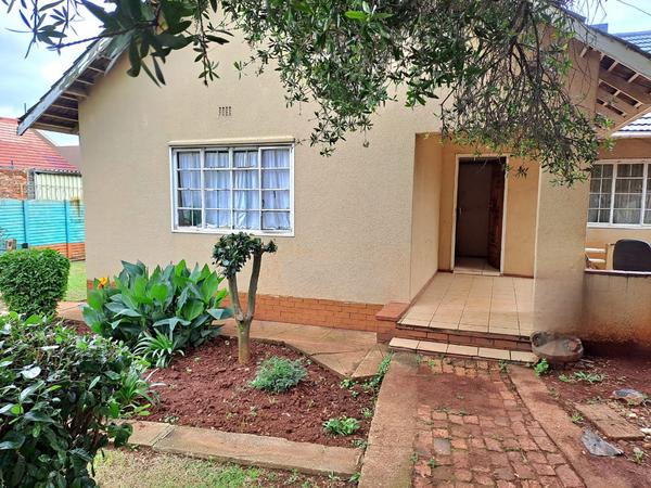 House For Sale in Rhodesfield, Kempton Park