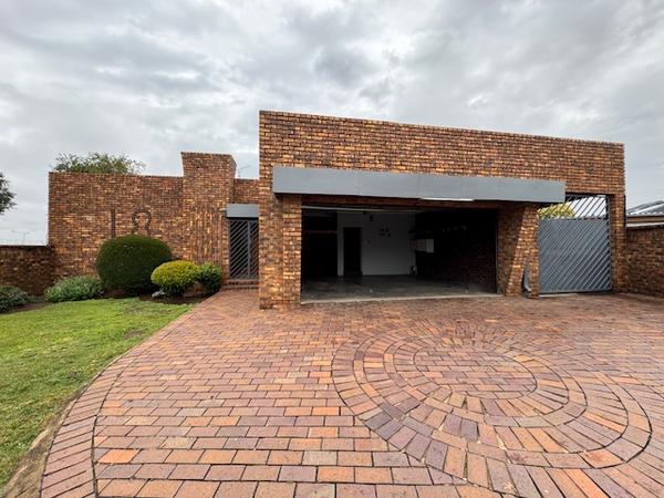 House For Sale in Edleen, Kempton Park