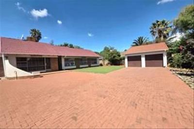 House For Sale in Rondebult, Germiston