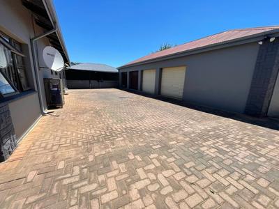 House For Sale in Horison, Roodepoort