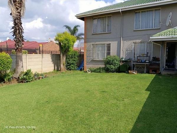 Townhouse For Sale in Glen Marais, Kempton Park