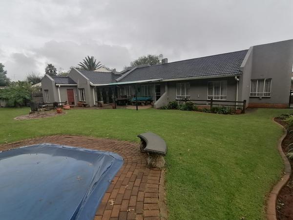House For Sale in Farrarmere, Benoni