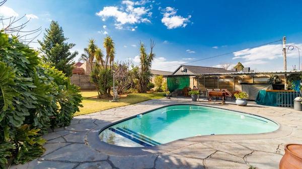 House For Sale in Van Riebeeck Park, Kempton Park