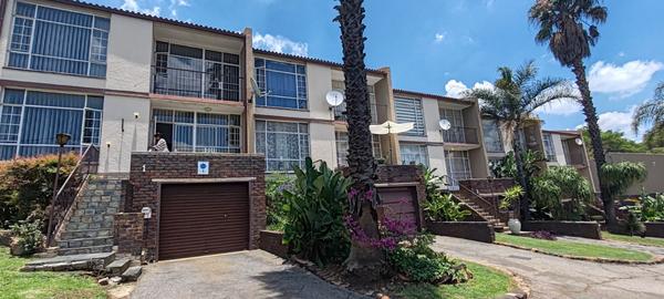 Townhouse For Sale in Roodepoort, Roodepoort