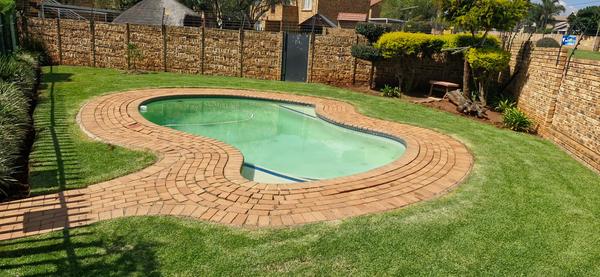 Apartment / Flat For Sale in Wilgeheuwel, Roodepoort