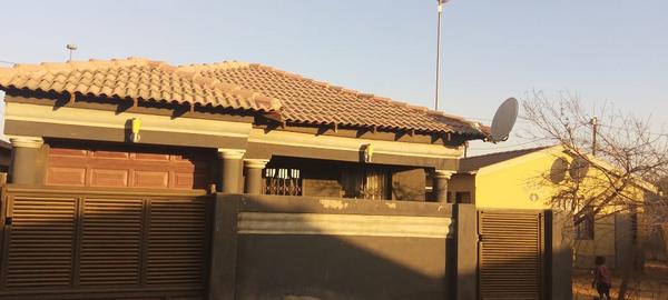 House For Sale in Etwatwa, Etwatwa