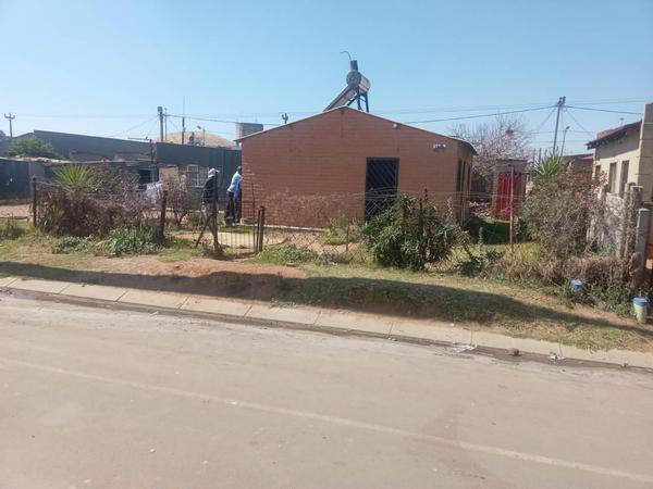 House For Sale in Etwatwa, Etwatwa