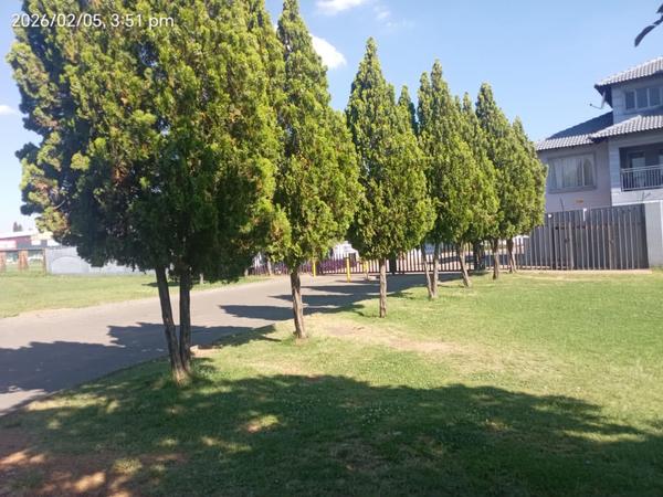 Townhouse For Sale in Crystal Park, Benoni