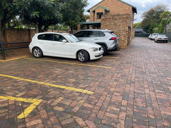 Townhouse For Sale in Ontdekkerspark, Roodepoort
